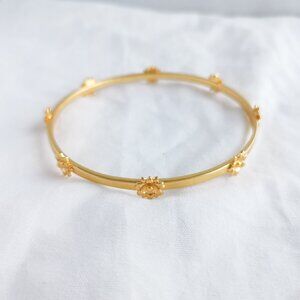 Floral 24K gold plate Bangle Bracelet size M NEW
